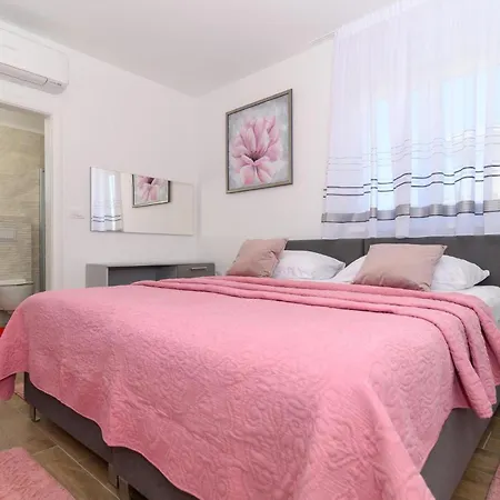 Apartment Beautiful In Seget Donji With Kitchen