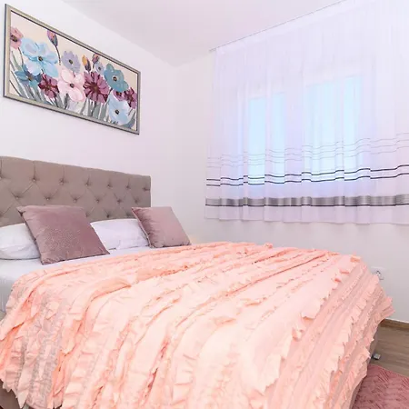 Beautiful In Seget Donji With Kitchen Trogir