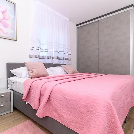 Apartment Beautiful In Seget Donji With Kitchen *