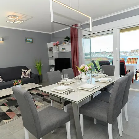 Apartment Beautiful In Seget Donji With Kitchen Trogir