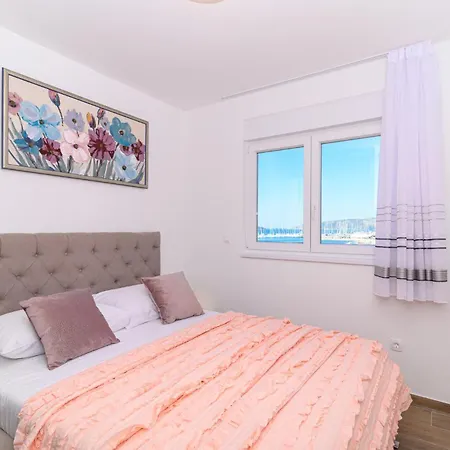 Apartment Beautiful In Seget Donji With Kitchen *