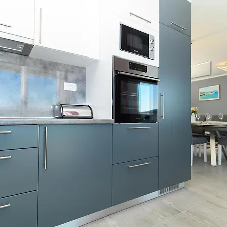 Apartment Beautiful In Seget Donji With Kitchen Trogir